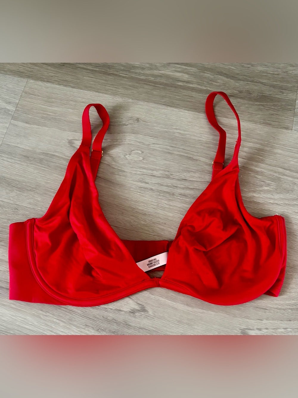 Incredible by Victoria’s Secret unlined plunge bra 32DD